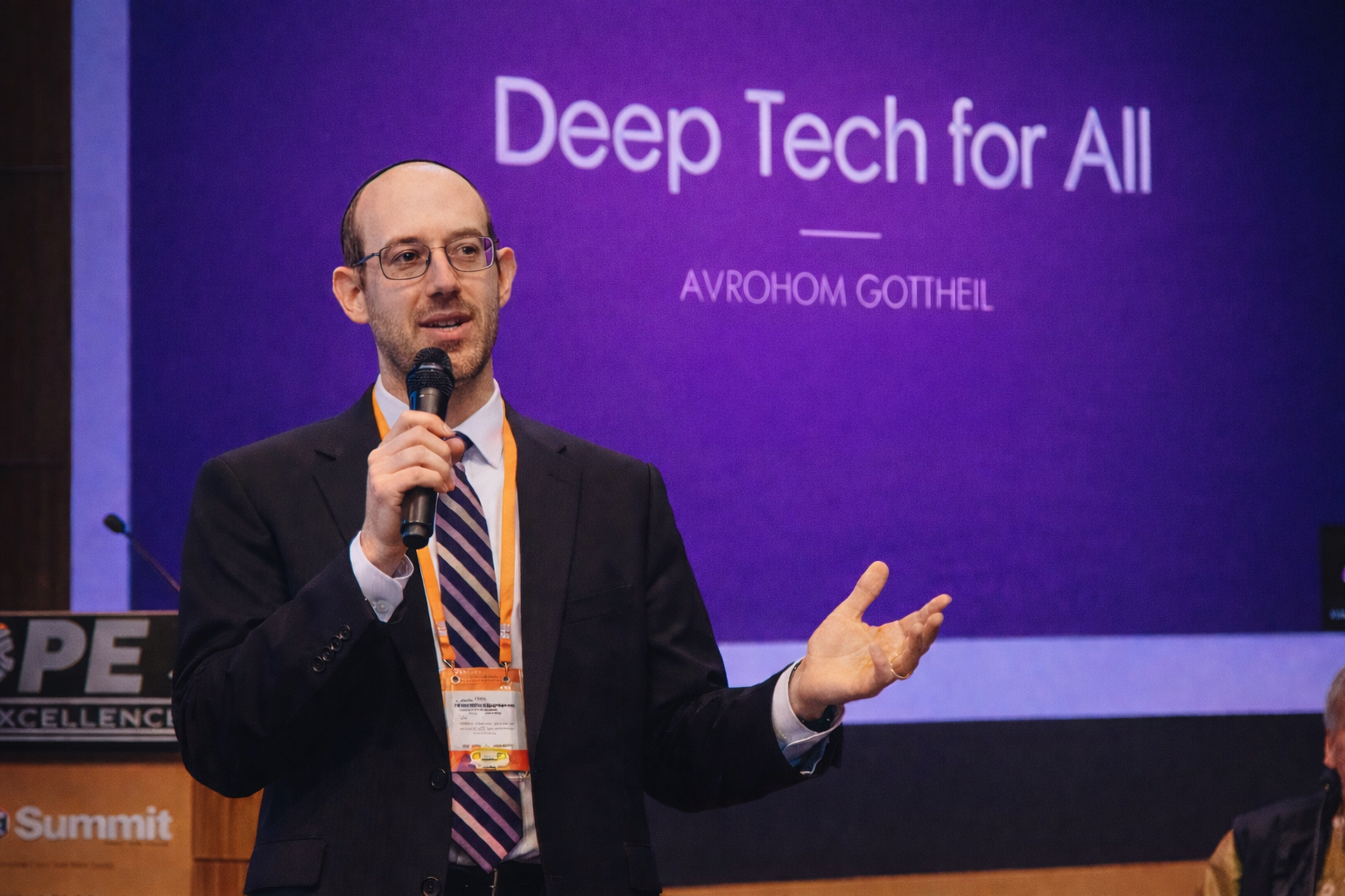 Avrohom Gottheil speaking at a conference